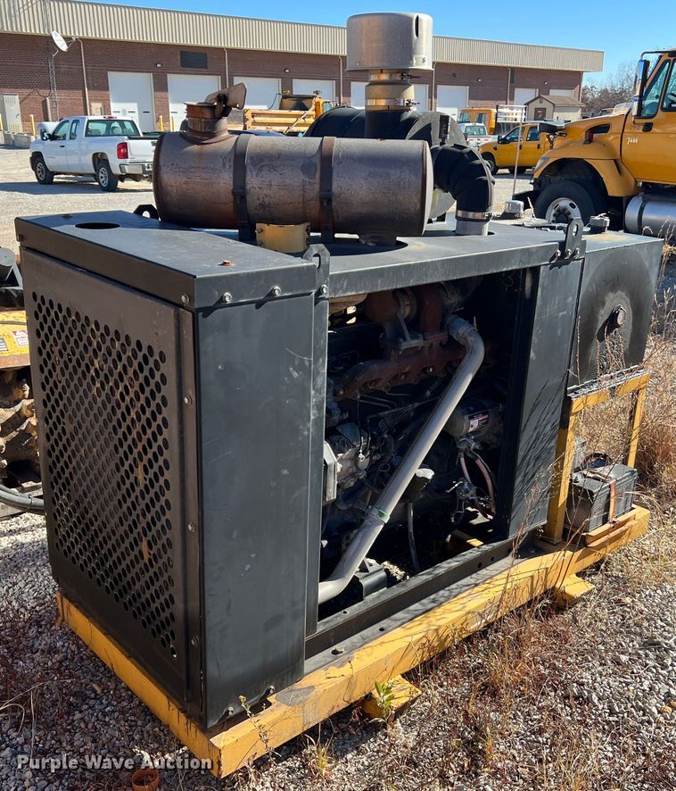 image for item JU9834 Motor grader attachments