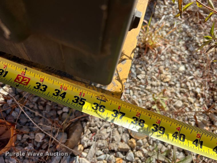 image for item JU9834 Motor grader attachments