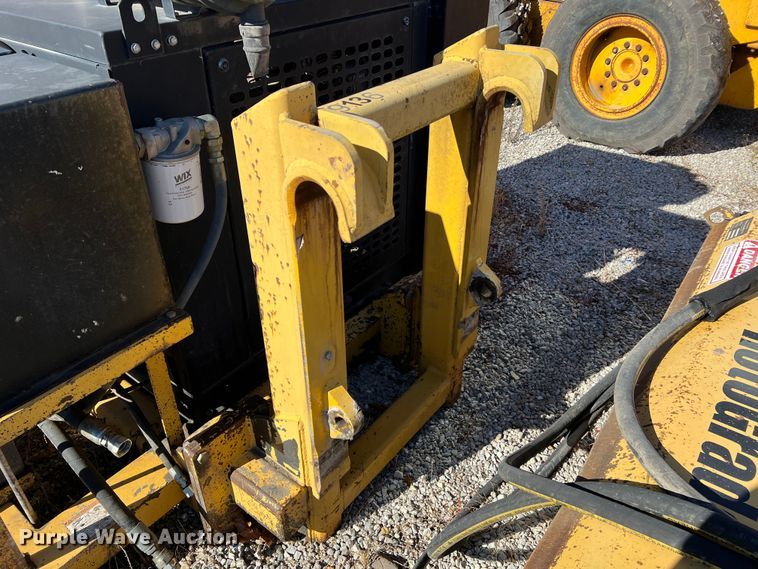 image for item JU9834 Motor grader attachments