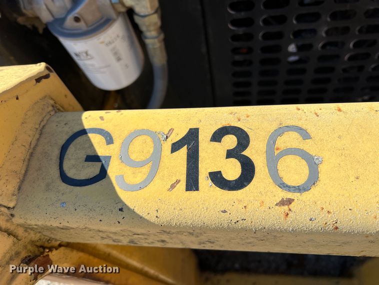 image for item JU9834 Motor grader attachments