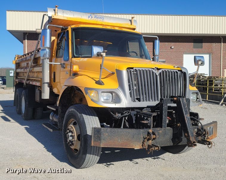 image for item JU9836 2007 International 7400  dump truck