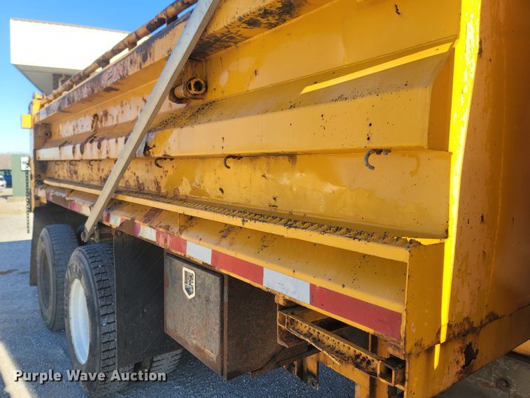 image for item JU9836 2007 International 7400  dump truck