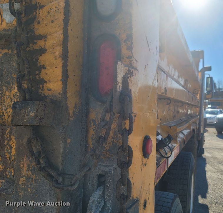 image for item JU9836 2007 International 7400  dump truck