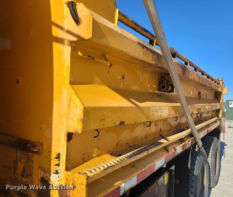 image for item JU9836 2007 International 7400  dump truck