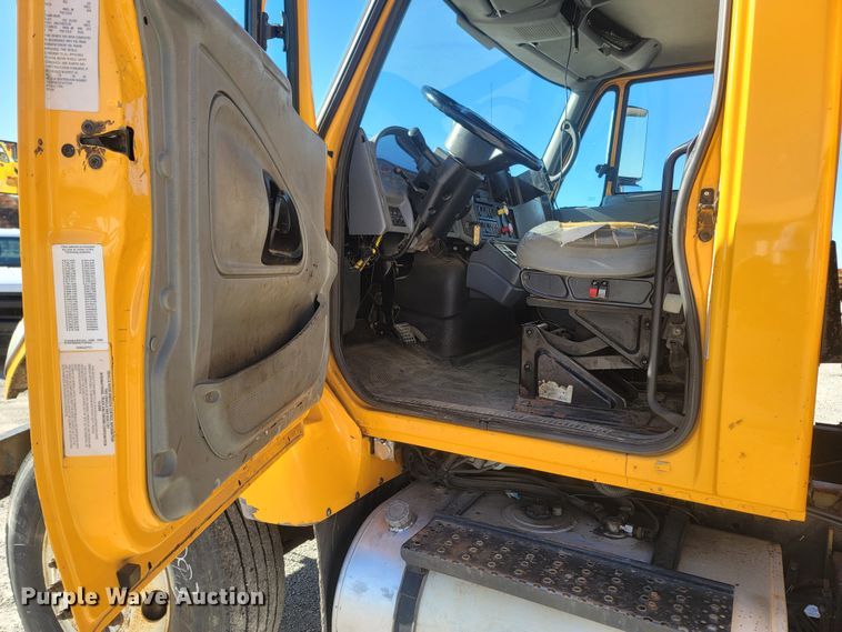 image for item JU9836 2007 International 7400  dump truck