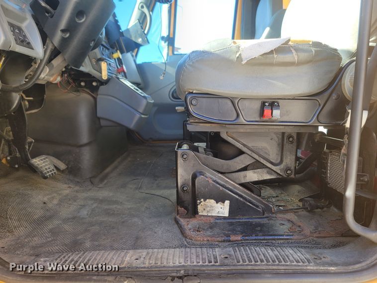 image for item JU9836 2007 International 7400  dump truck