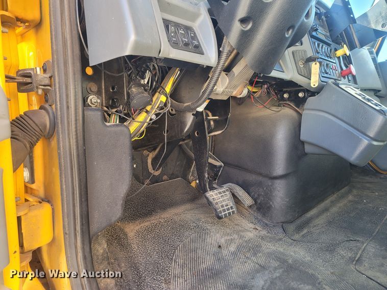 image for item JU9836 2007 International 7400  dump truck