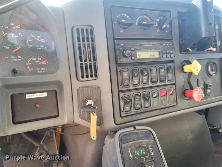 image for item JU9836 2007 International 7400  dump truck