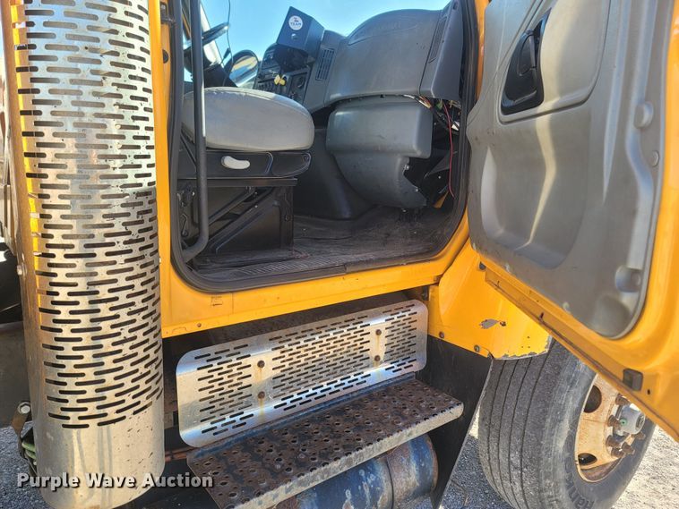 image for item JU9836 2007 International 7400  dump truck