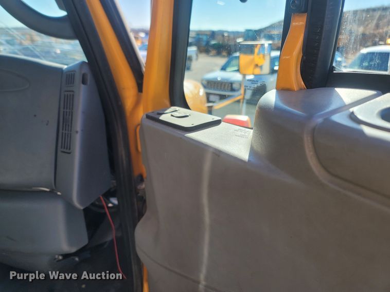 image for item JU9836 2007 International 7400  dump truck