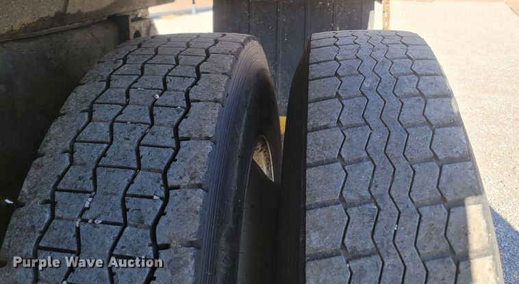 image for item JU9836 2007 International 7400  dump truck