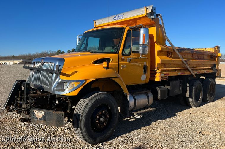 image for item JU9837 2006 International 7400  dump truck