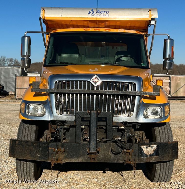 image for item JU9837 2006 International 7400  dump truck