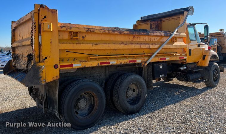image for item JU9837 2006 International 7400  dump truck