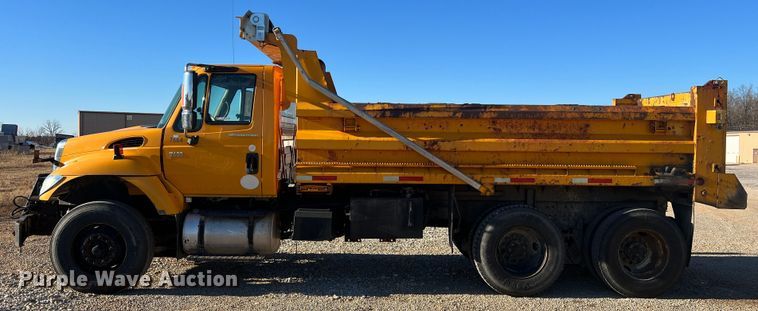 image for item JU9837 2006 International 7400  dump truck