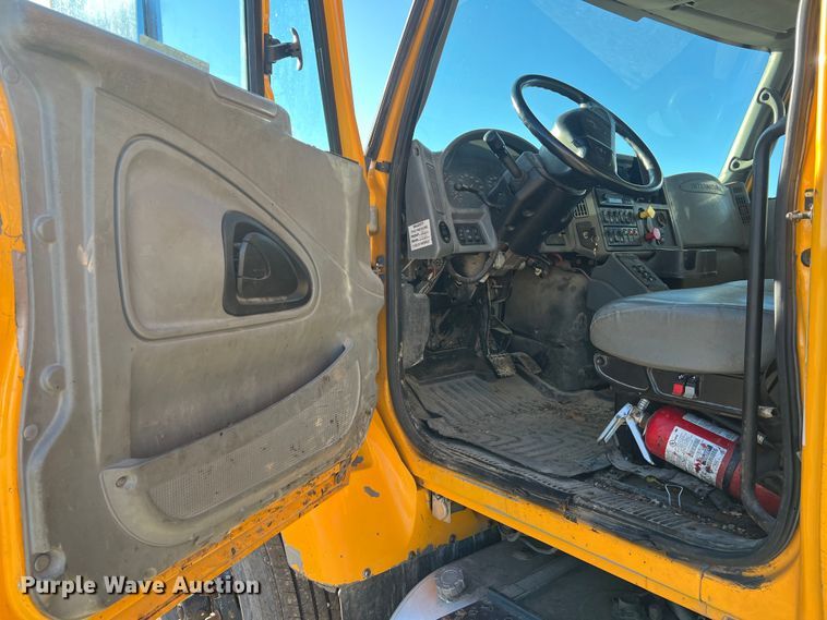 image for item JU9837 2006 International 7400  dump truck