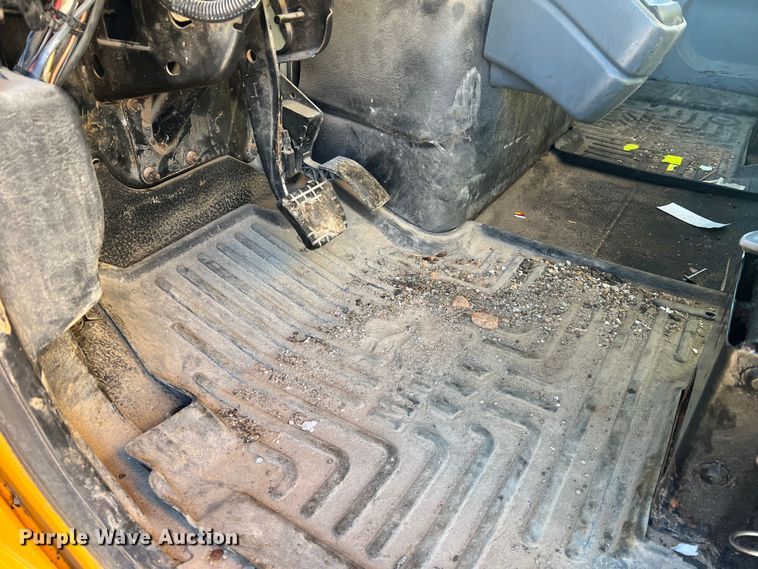 image for item JU9837 2006 International 7400  dump truck