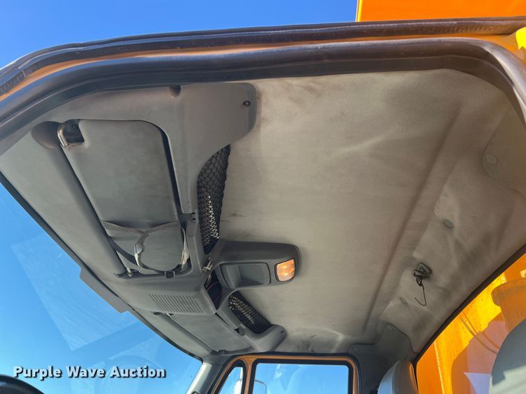 image for item JU9837 2006 International 7400  dump truck