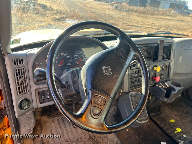 image for item JU9837 2006 International 7400  dump truck