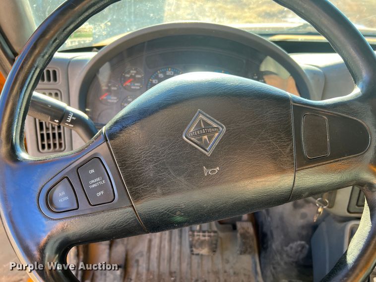 image for item JU9837 2006 International 7400  dump truck