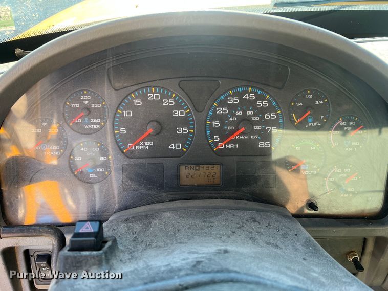 image for item JU9837 2006 International 7400  dump truck