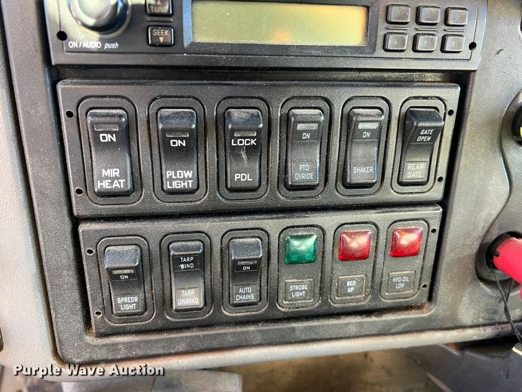 image for item JU9837 2006 International 7400  dump truck