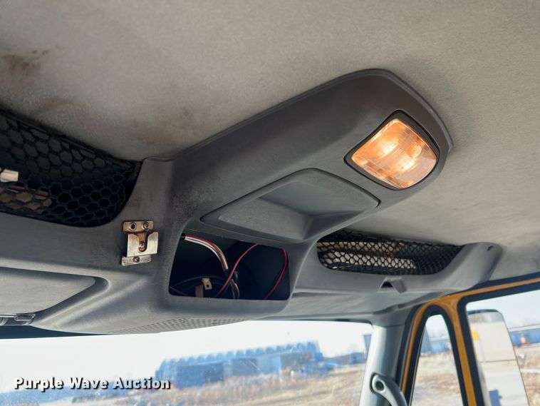 image for item JU9837 2006 International 7400  dump truck