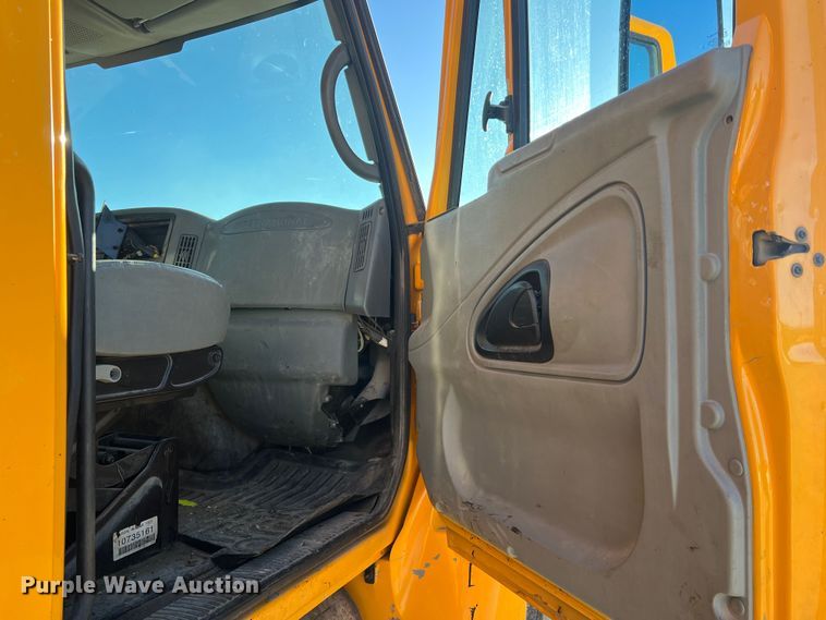 image for item JU9837 2006 International 7400  dump truck