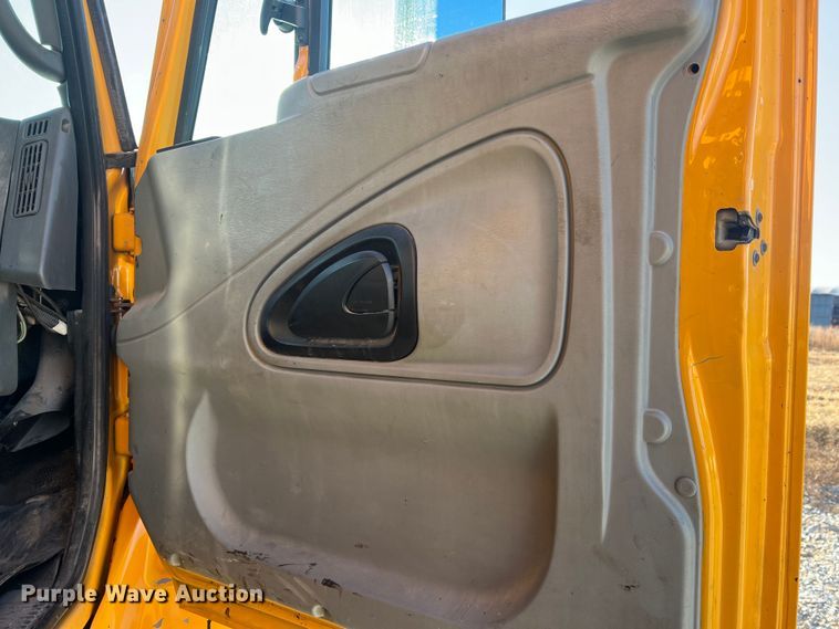 image for item JU9837 2006 International 7400  dump truck