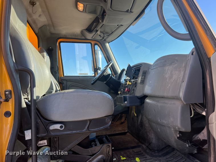 image for item JU9837 2006 International 7400  dump truck