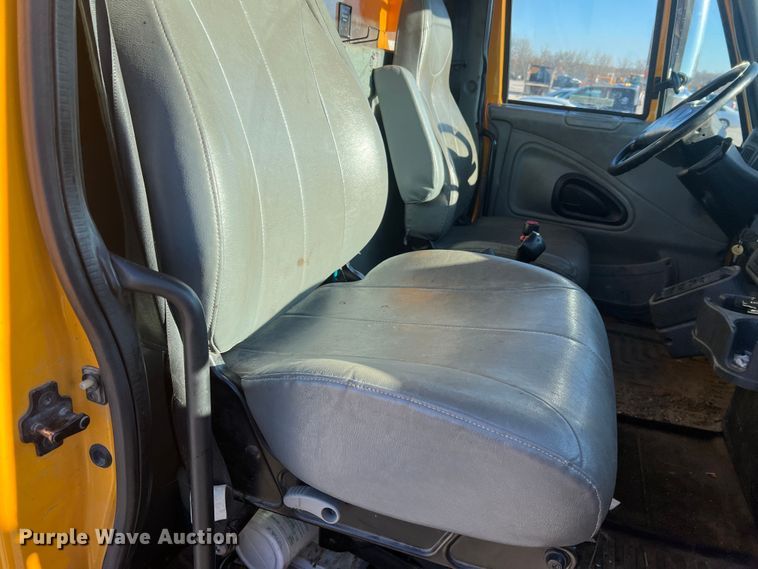 image for item JU9837 2006 International 7400  dump truck