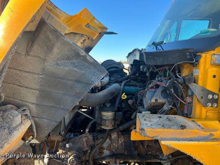 image for item JU9837 2006 International 7400  dump truck