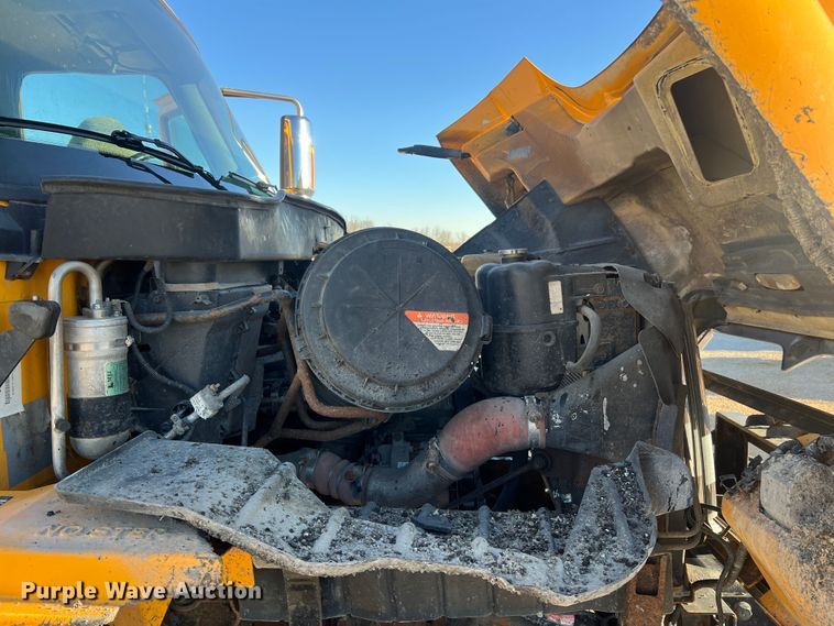 image for item JU9837 2006 International 7400  dump truck