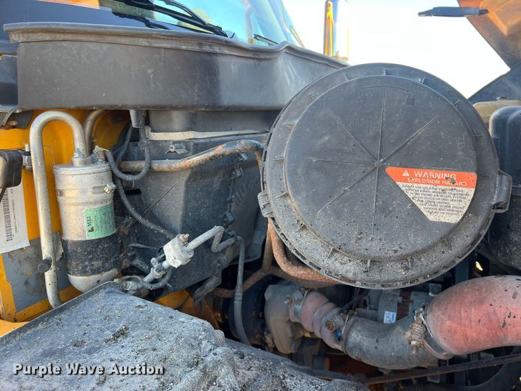 image for item JU9837 2006 International 7400  dump truck