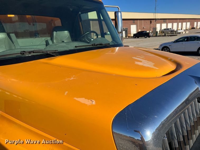 image for item JU9837 2006 International 7400  dump truck