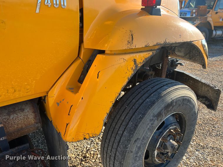 image for item JU9837 2006 International 7400  dump truck