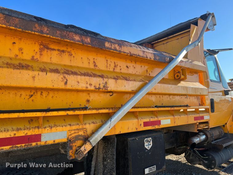 image for item JU9837 2006 International 7400  dump truck