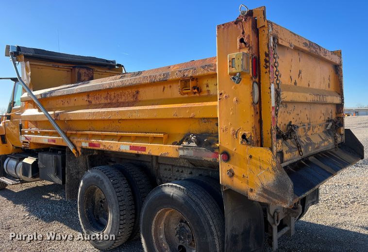 image for item JU9837 2006 International 7400  dump truck