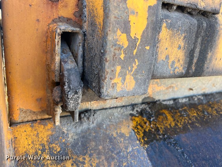 image for item JU9837 2006 International 7400  dump truck