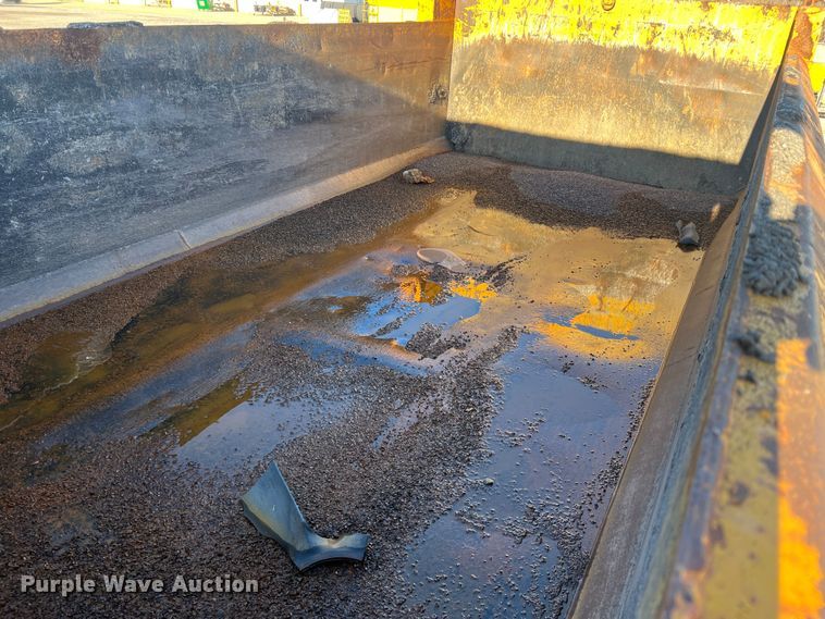 image for item JU9837 2006 International 7400  dump truck