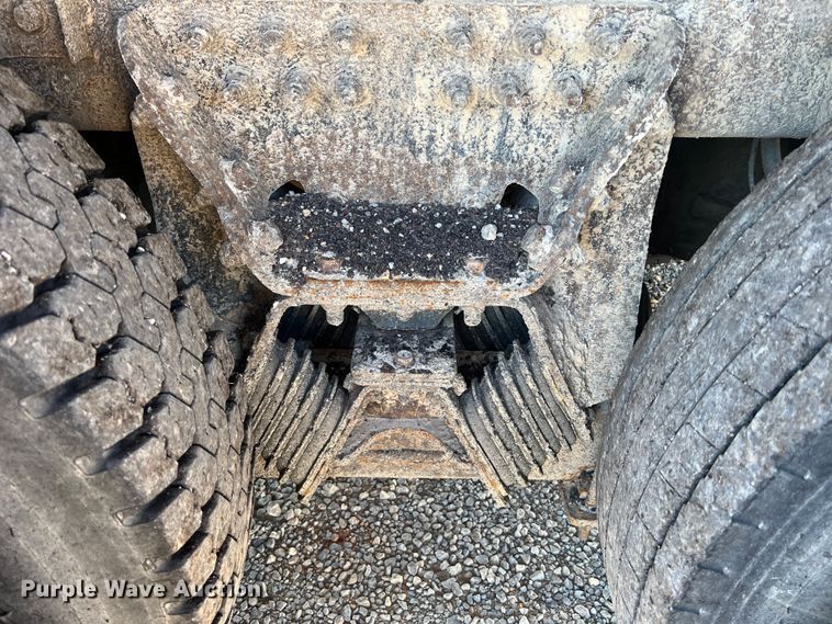 image for item JU9837 2006 International 7400  dump truck