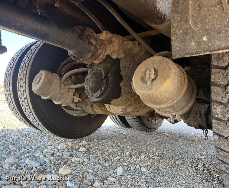 image for item JU9837 2006 International 7400  dump truck