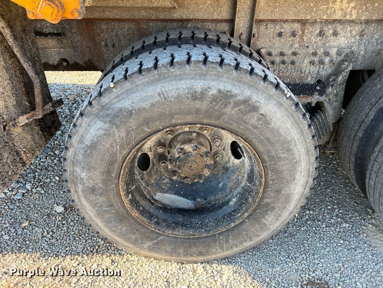 image for item JU9837 2006 International 7400  dump truck