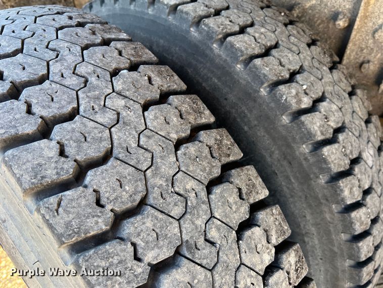 image for item JU9837 2006 International 7400  dump truck