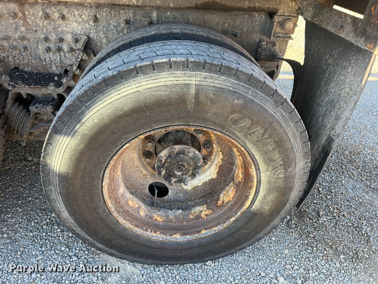 image for item JU9837 2006 International 7400  dump truck