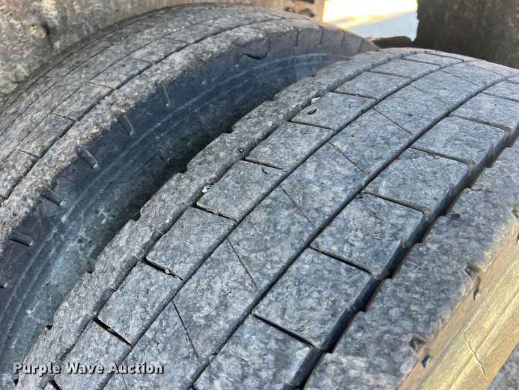 image for item JU9837 2006 International 7400  dump truck