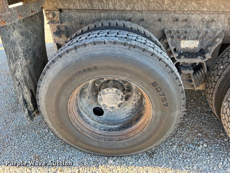 image for item JU9837 2006 International 7400  dump truck