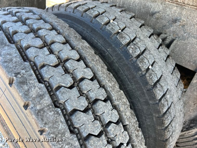 image for item JU9837 2006 International 7400  dump truck