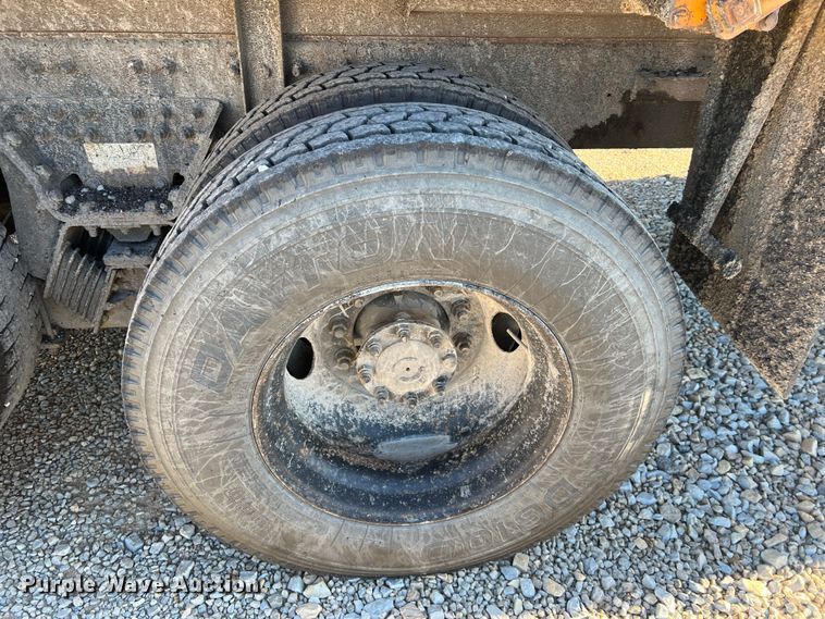 image for item JU9837 2006 International 7400  dump truck