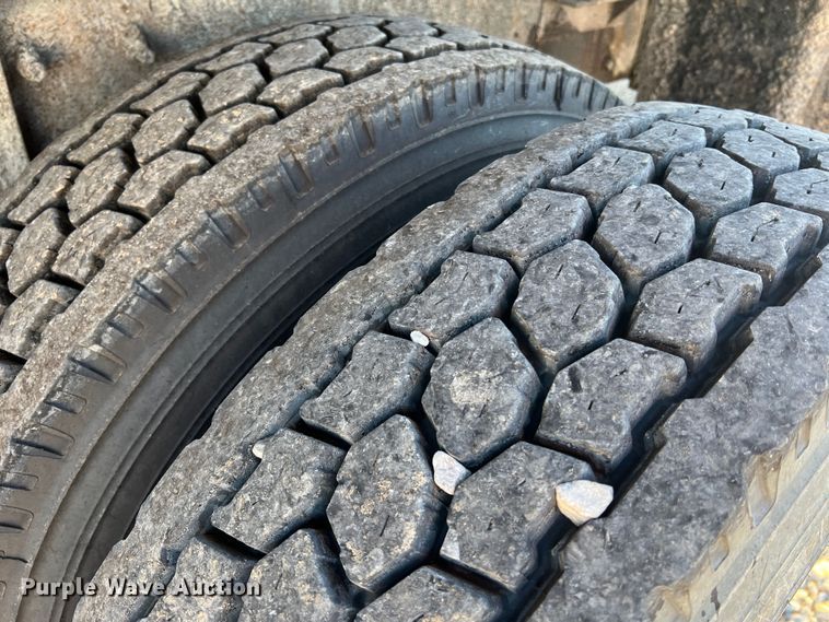 image for item JU9837 2006 International 7400  dump truck